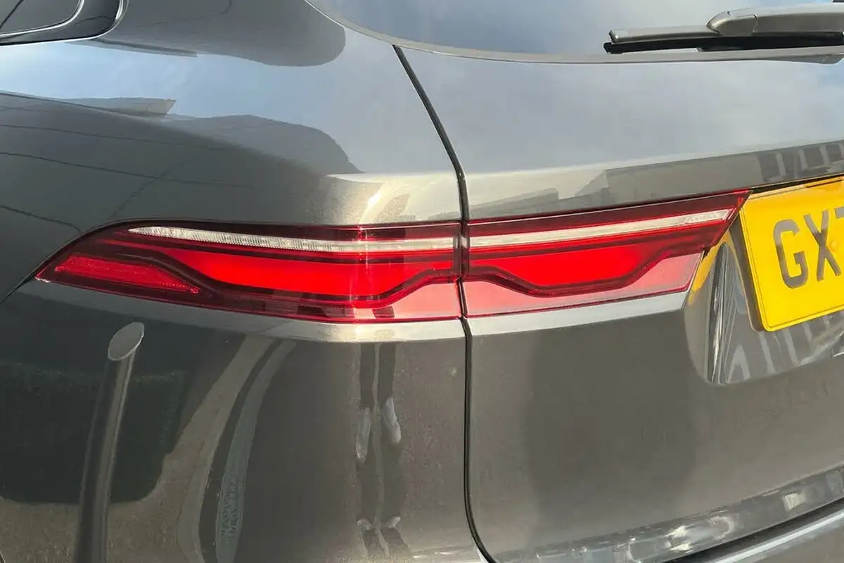 2024-jaguar-f-pace-20-d200-r-dynamic-hse-black-90th-anniversary-edition-big-27