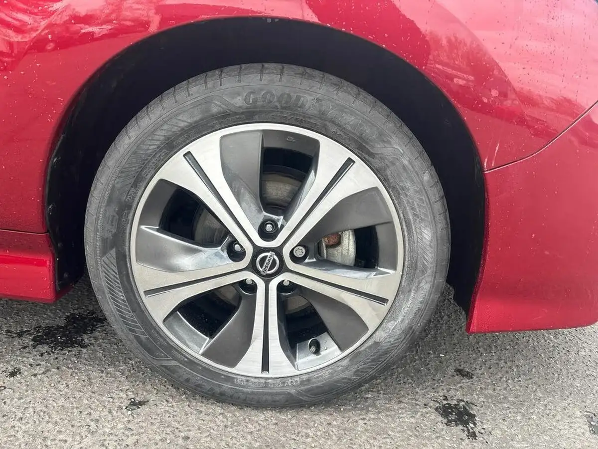 2019-nissan-leaf-e-tekna-big-8