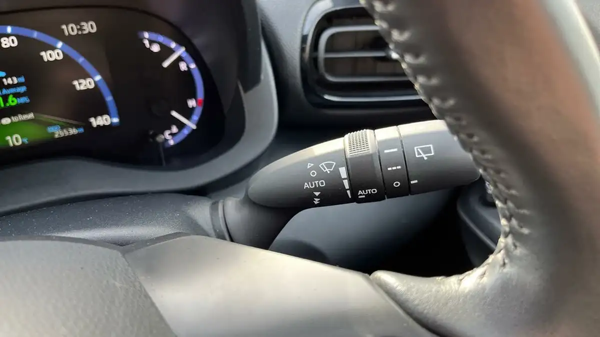 2022-toyota-yaris-15-vvt-i-design-panoramic-roof-big-45