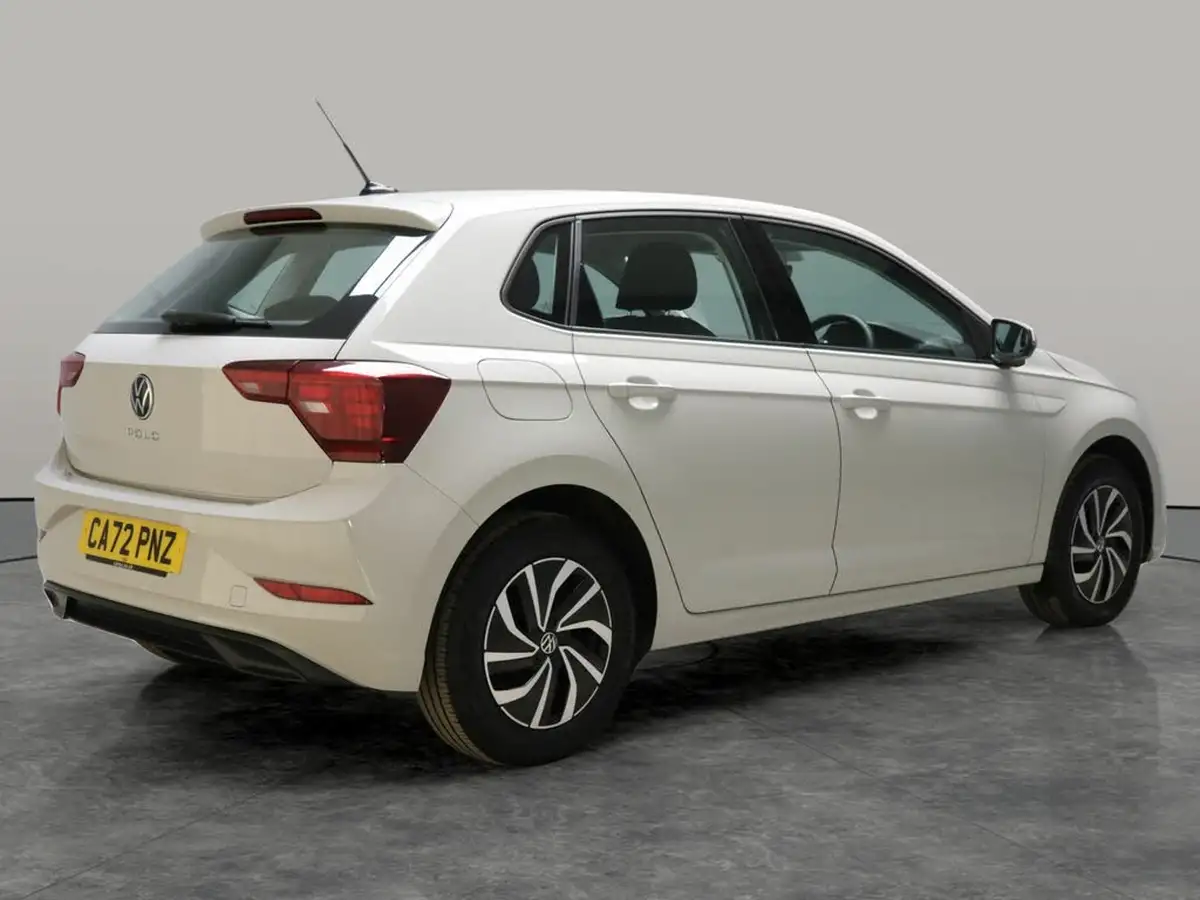 2022-volkswagen-polo-10-life-big-9