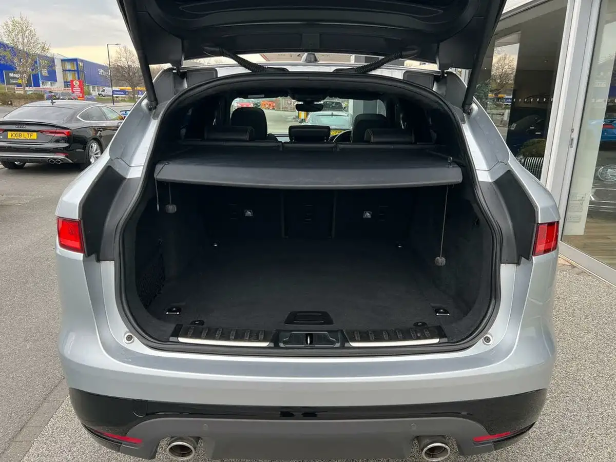 2019-jaguar-f-pace-20i-300-sport-big-22