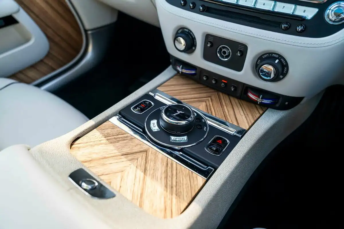 2014-rolls-royce-wraith-v12-big-14
