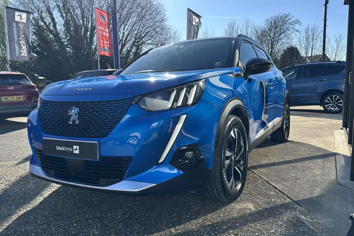 2021-peugeot-2008-suv-e-gt-big-35