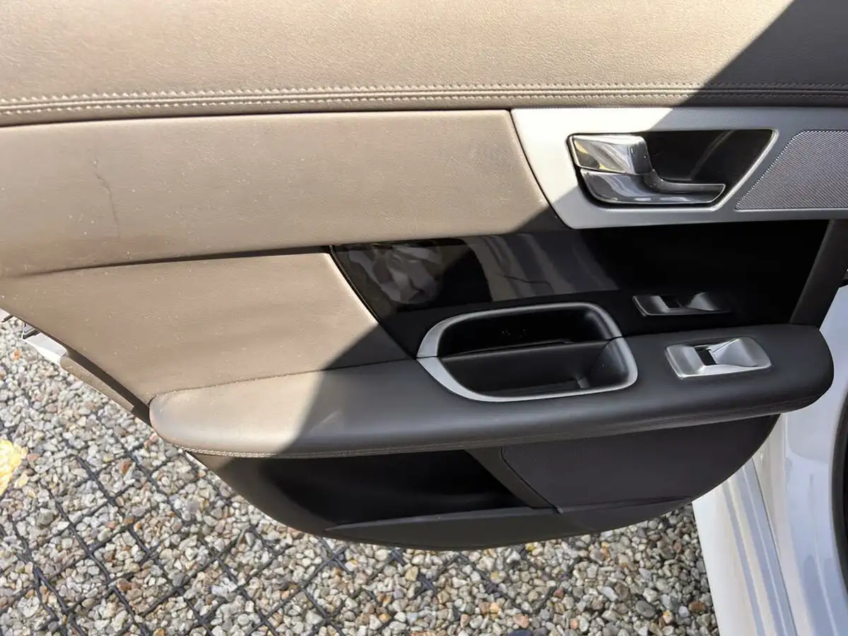 2014-jaguar-xf-30td-s-premium-luxury-sportbrake-5d-big-25