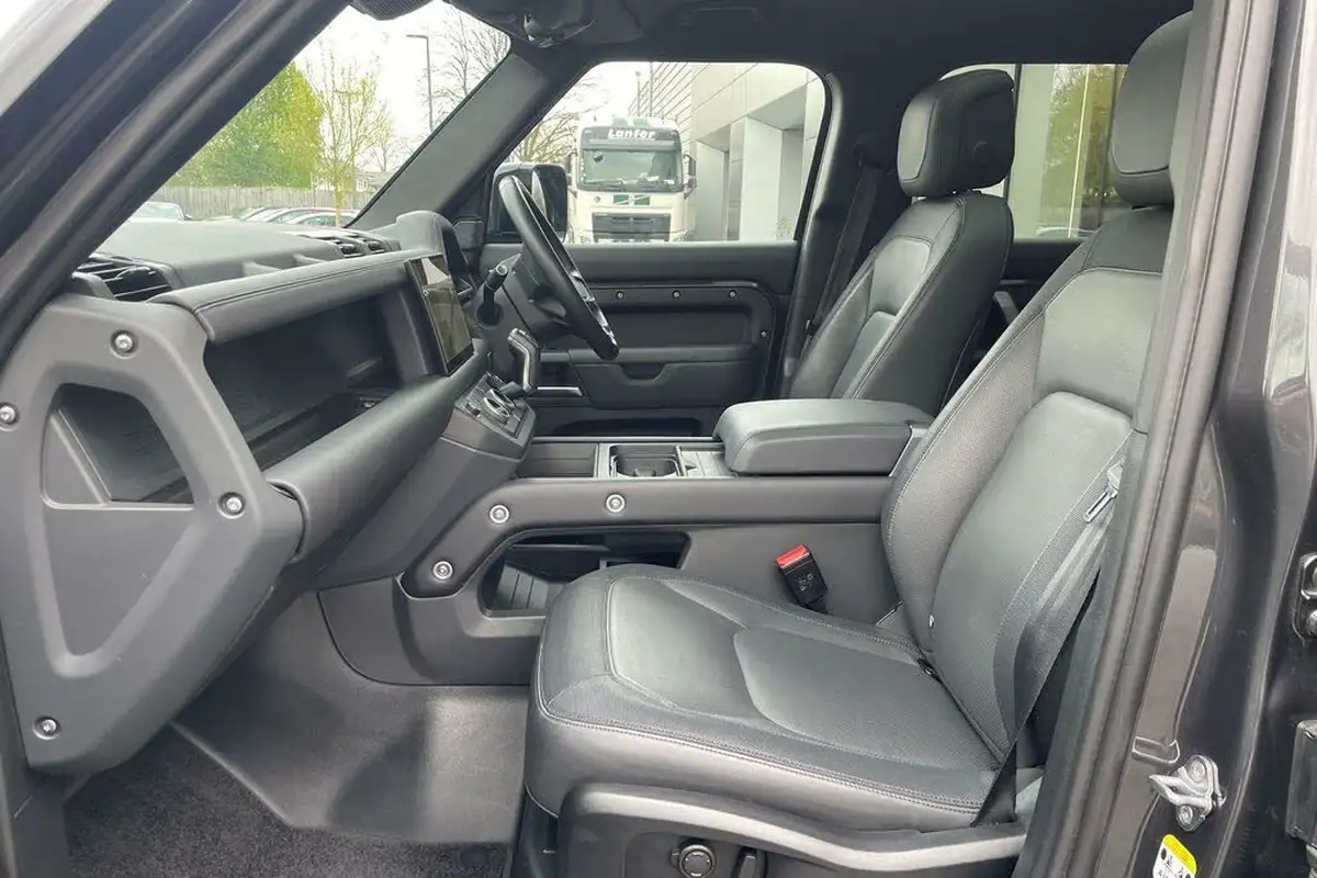 2023-land-rover-110-defender-30-d300-x-dynamic-hse-big-9