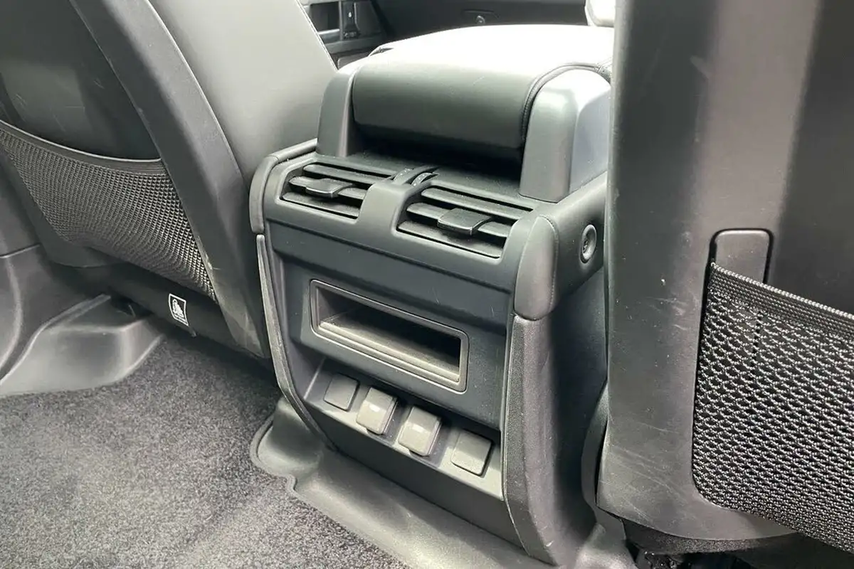 2023-land-rover-110-defender-30-d300-x-dynamic-hse-big-36