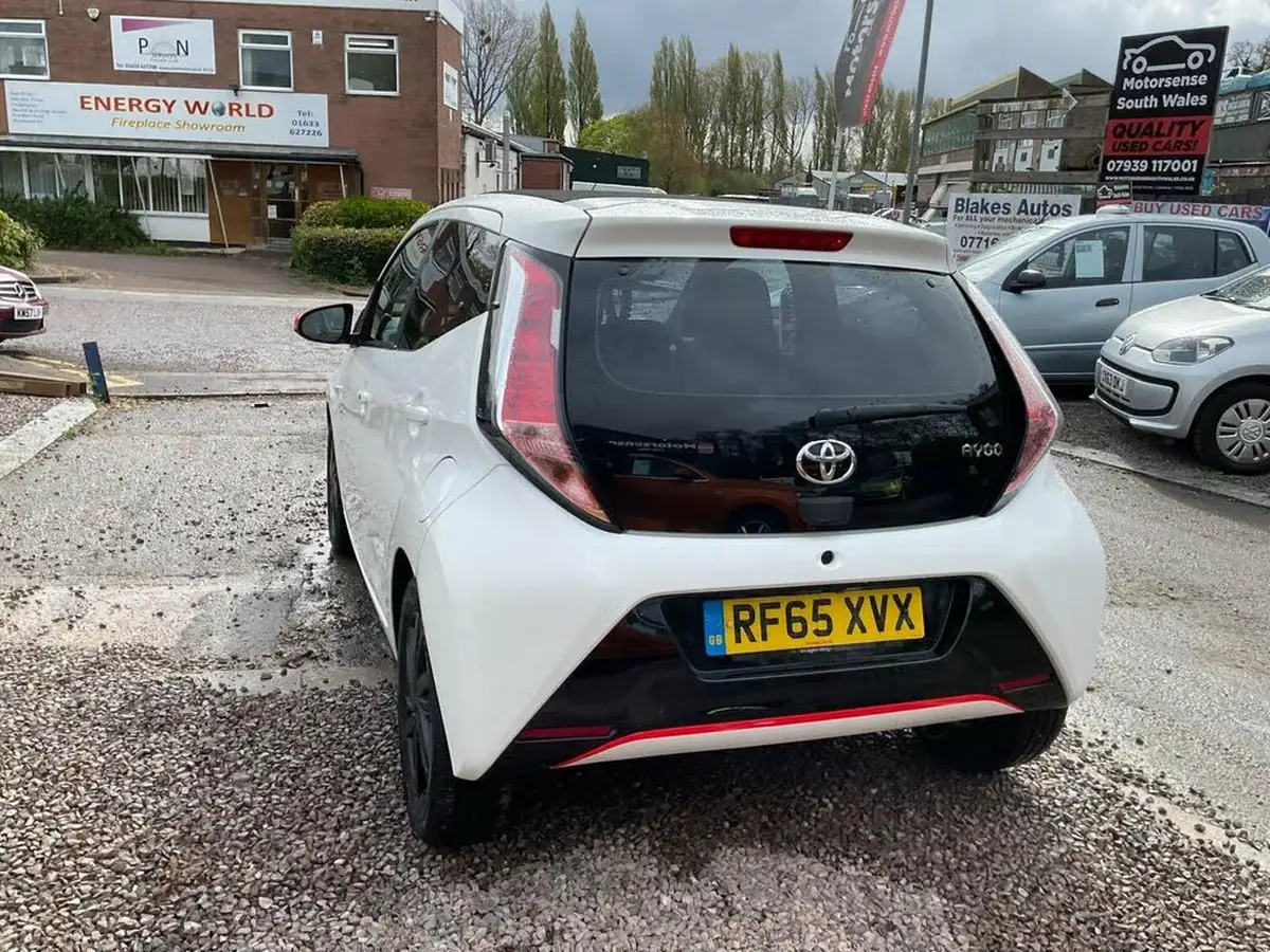 2015-toyota-aygo-10-vvt-i-x-pression-5d-big-69