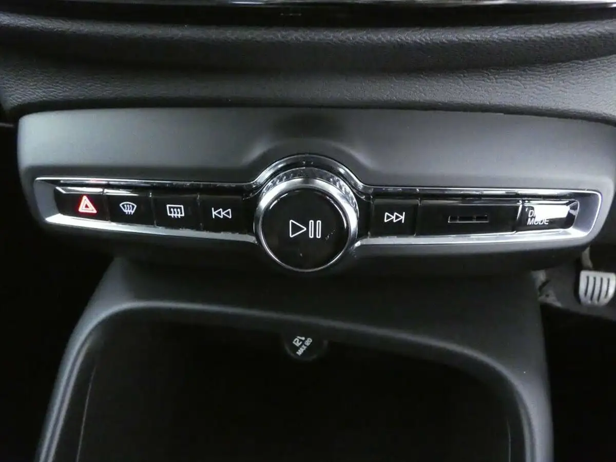 2021-volvo-xc40-15-t3-momentum-161bhp-big-11