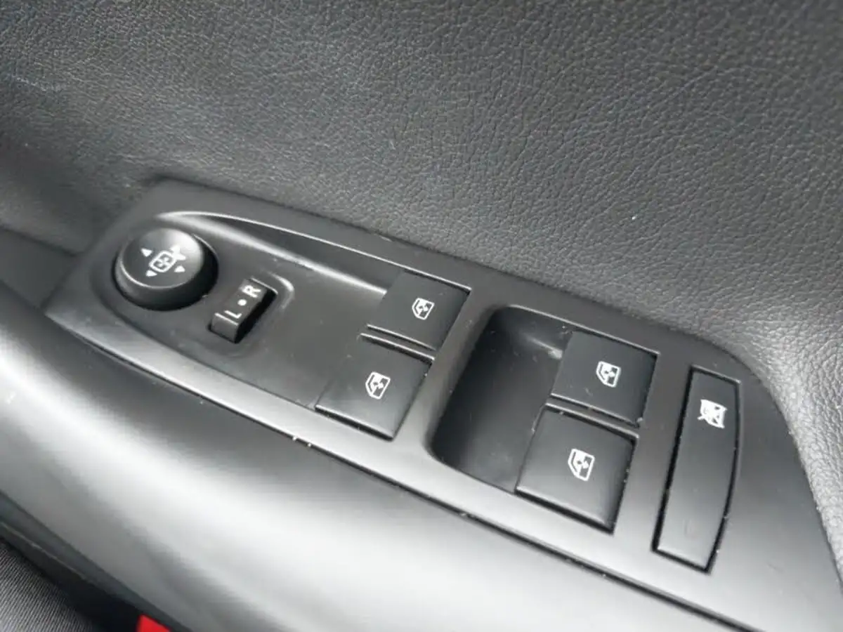 2021-vauxhall-astra-12-turbo-griffin-edition-hatchback-big-18