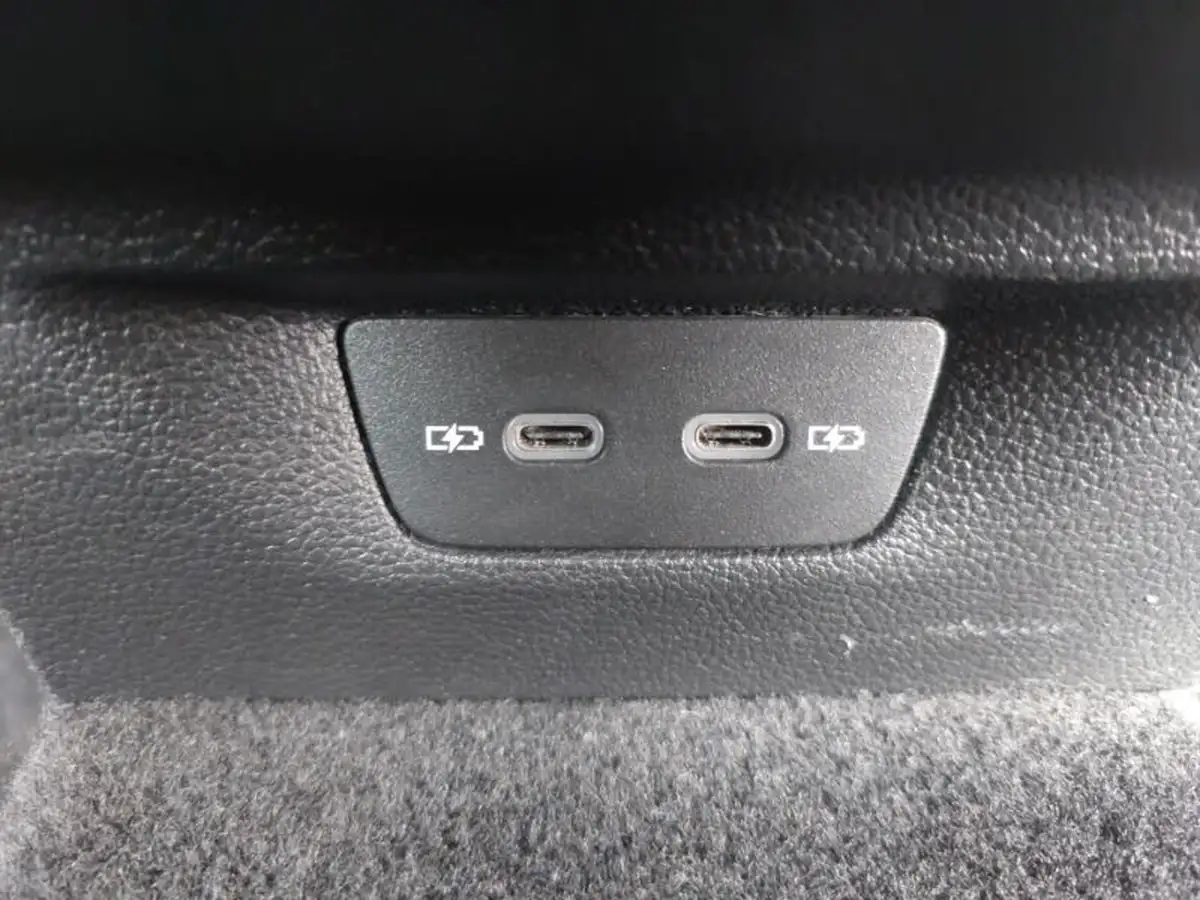 2022-volkswagen-golf-15-tsi-style-130ps-hatchback-big-9