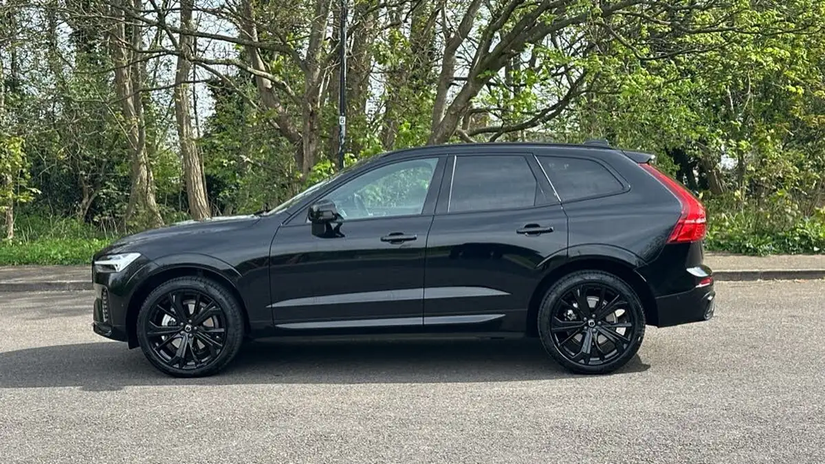 2025-volvo-xc60-20-b5-plus-black-edition-big-7