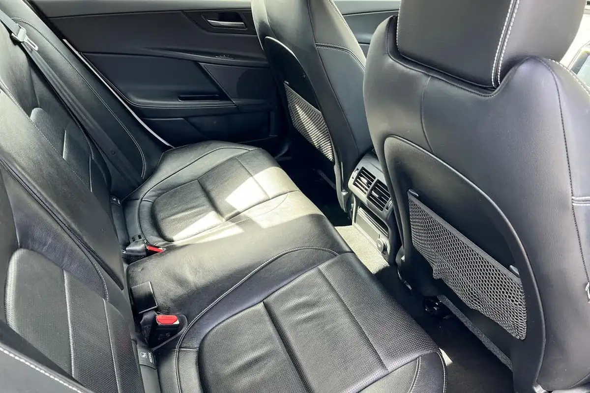 2018-jaguar-xe-20i-r-sport-200ps-1997cc-big-14