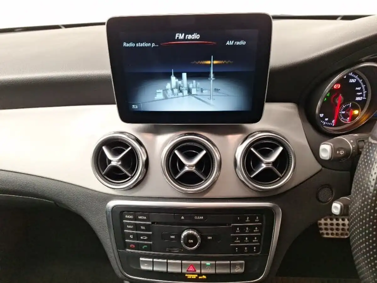 2018-mercedes-benz-gla-class-21d-gla-200d-amg-line-134bhp-ss-4matic-7g-dct-big-9