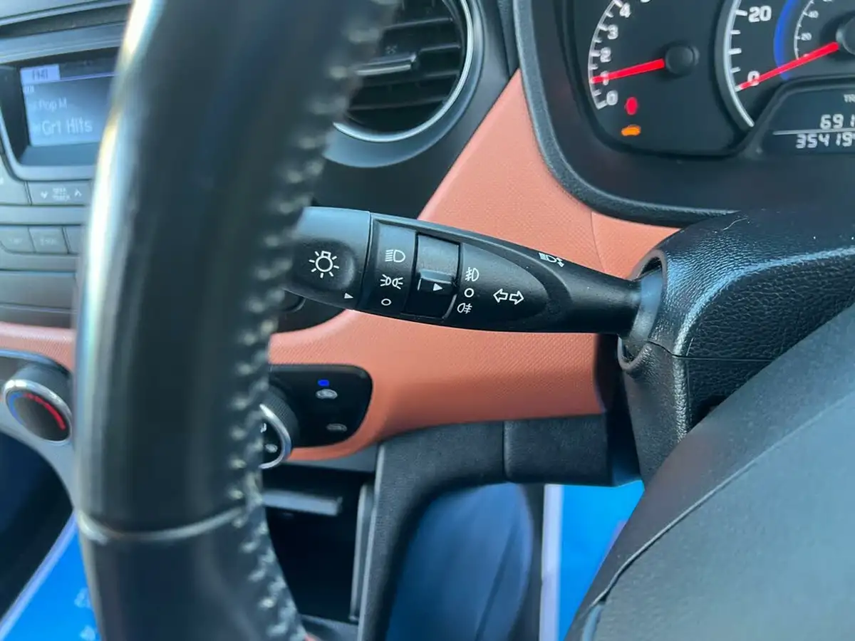 2014-hyundai-i10-10-premium-big-27