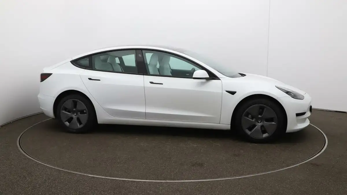 2021-tesla-model-3-e-standard-plus-big-39