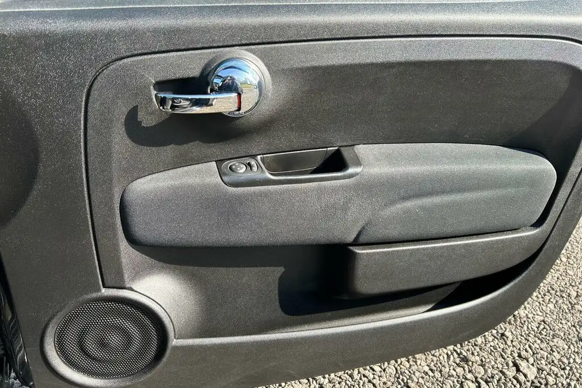 2021-fiat-500-10-lounge-big-13