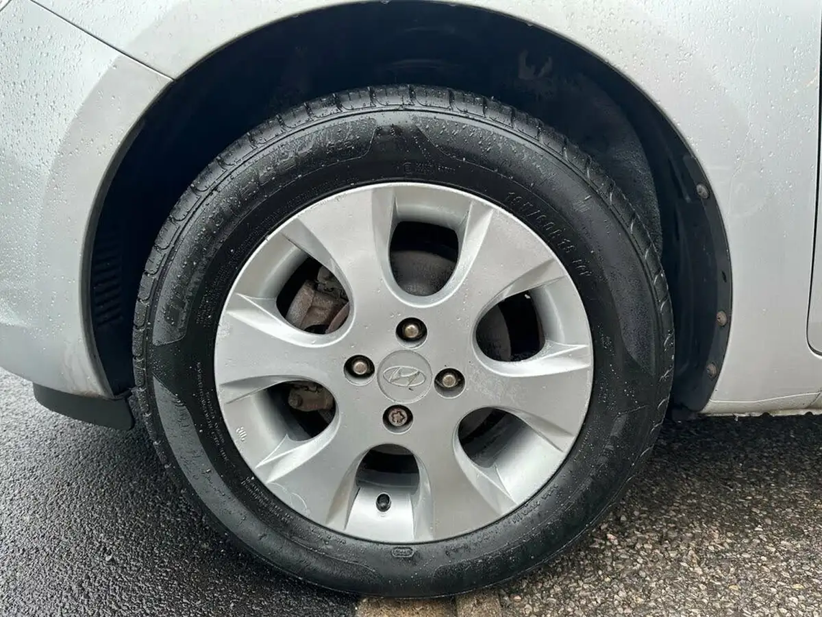2011-hyundai-i20-14-comfort-5d-big-24