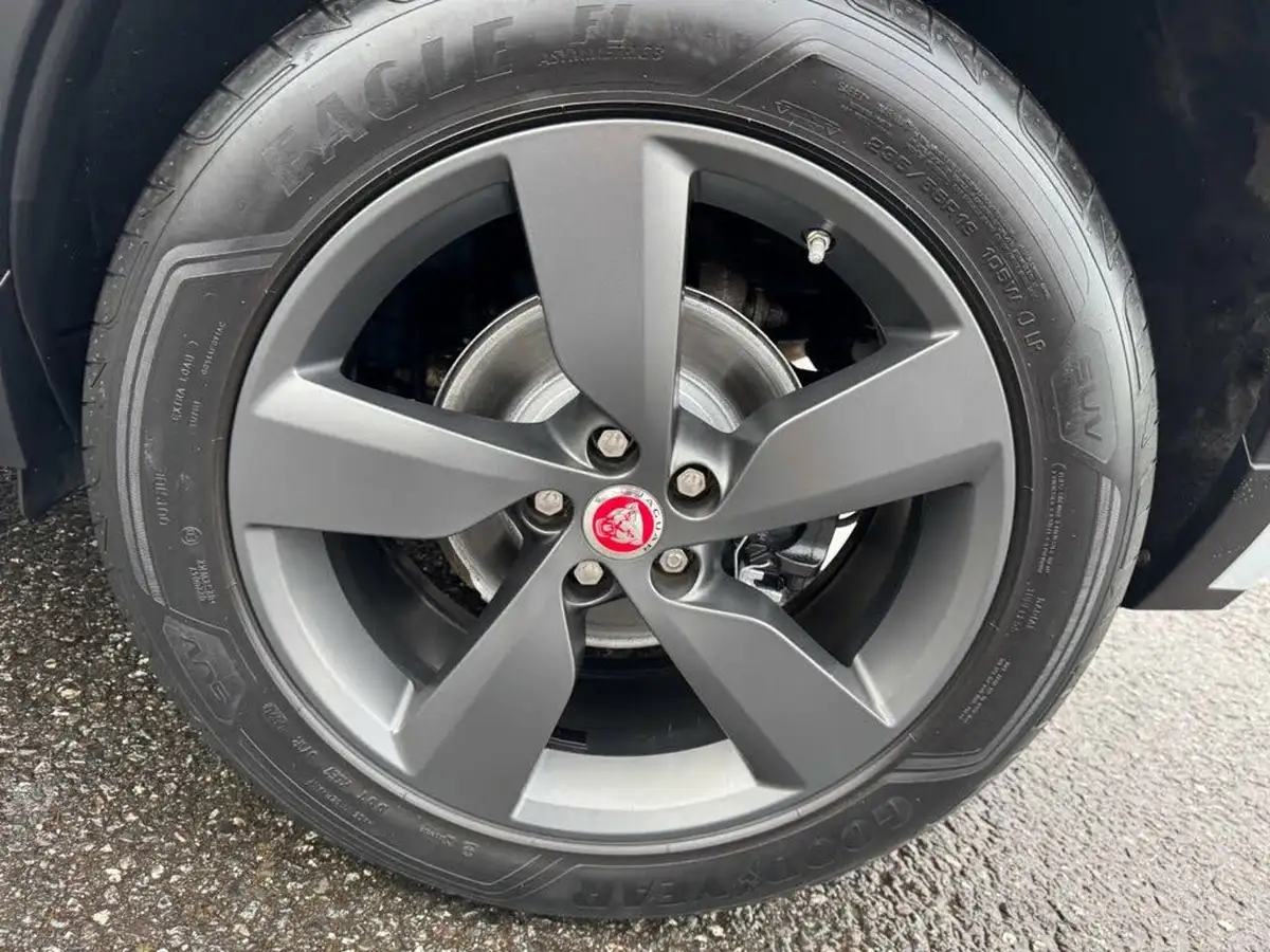 2020-jaguar-e-pace-20-i4-chequered-flag-200ps-big-36