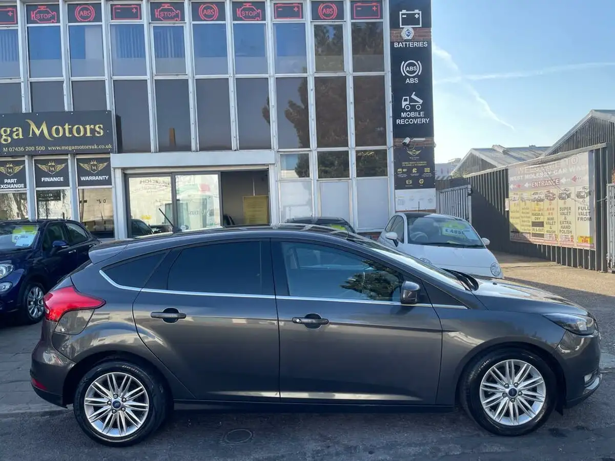 2017-ford-focus-10t-zetec-edition-100ps-hatchback-big-1