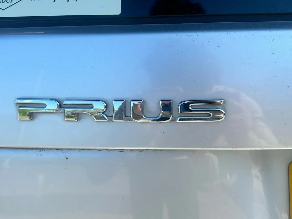 2011-toyota-prius-big-13