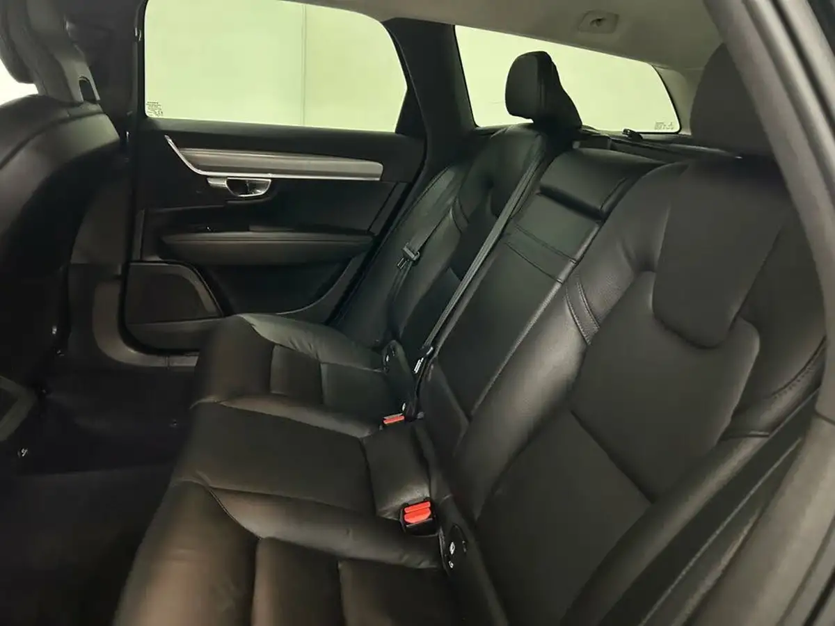 2020-volvo-v90-20-t4-momentum-plus-big-21