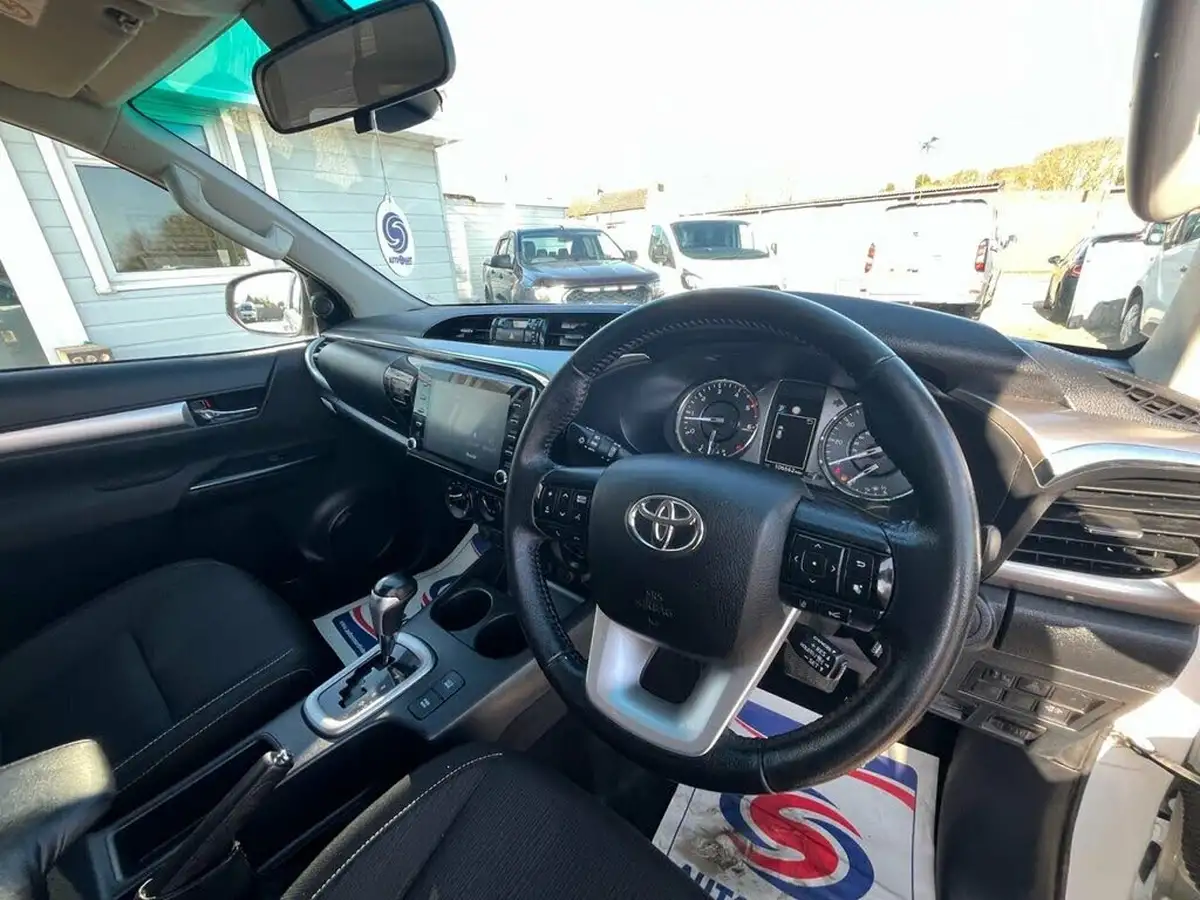 2021-toyota-hi-lux-24d-4d-icon-150hpeu6d-auto-big-8