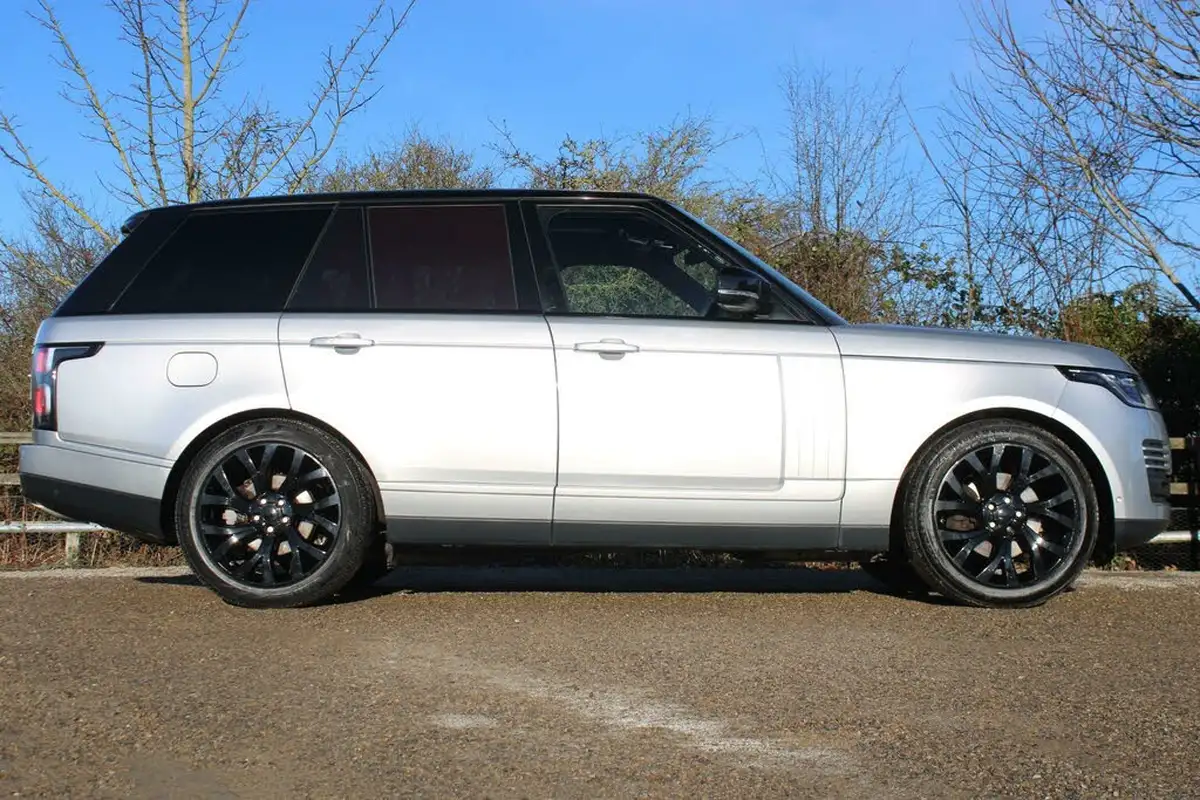 2019-land-rover-range-rover-30-sd-v6-vogue-big-1