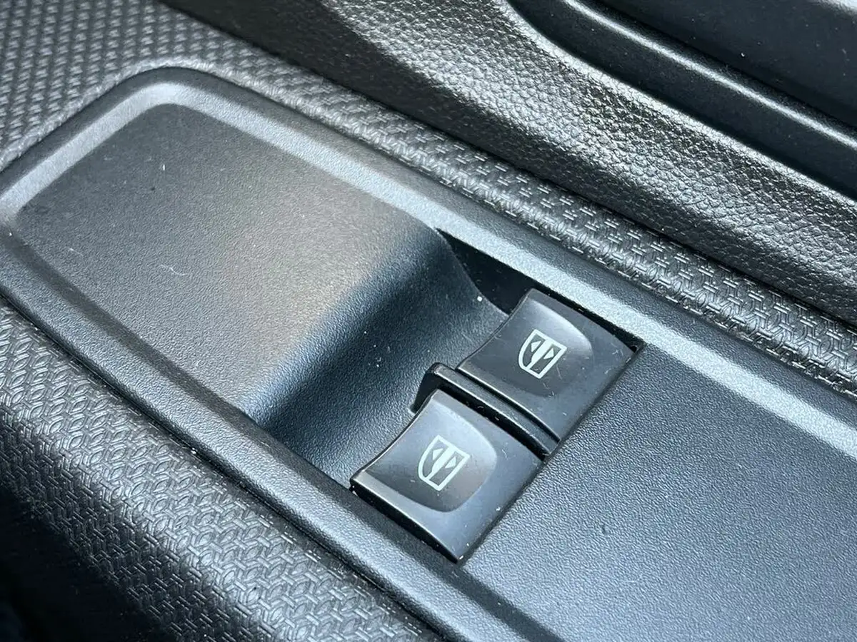 2022-dacia-sandero-10-tce-essential-90bhp-big-24