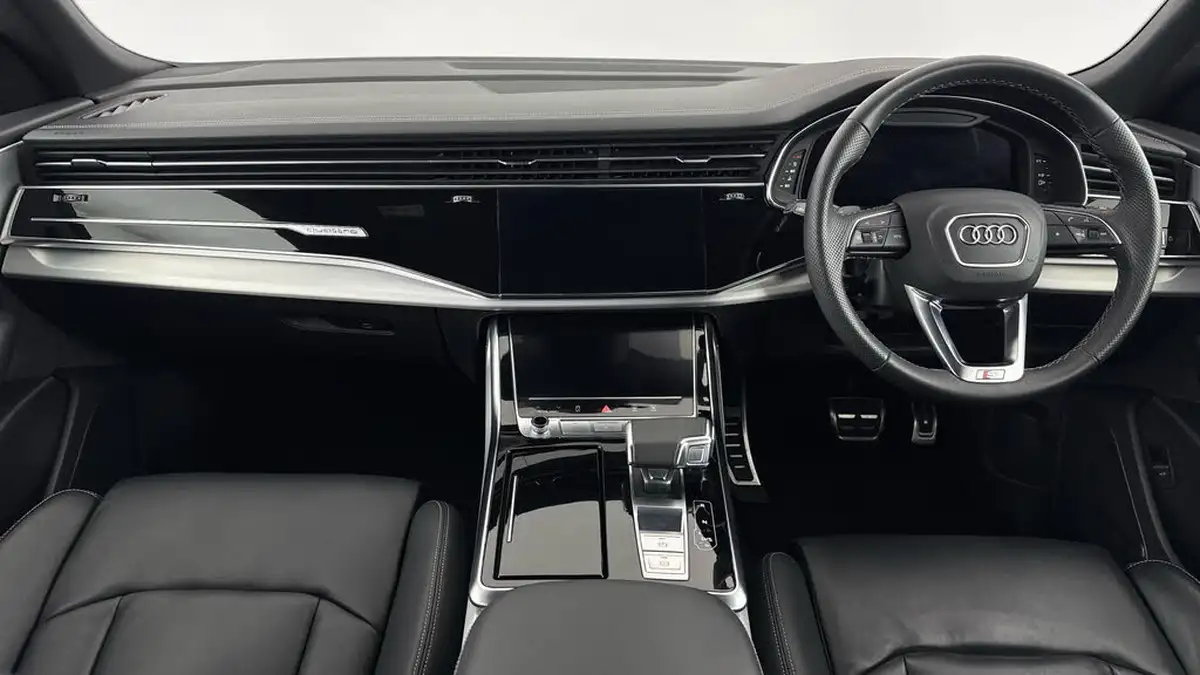 2023-audi-q8-30-55-tfsi-s-line-big-10