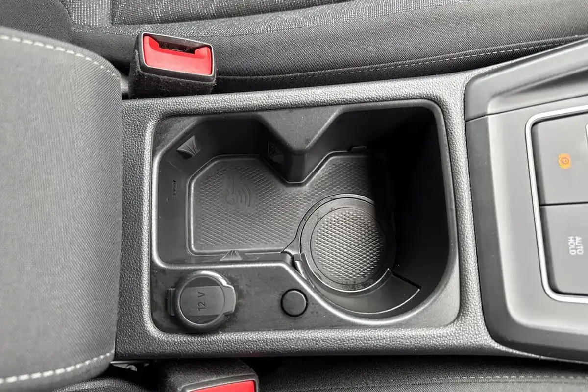 2021-volkswagen-golf-10-tsi-life-hatchback-big-54