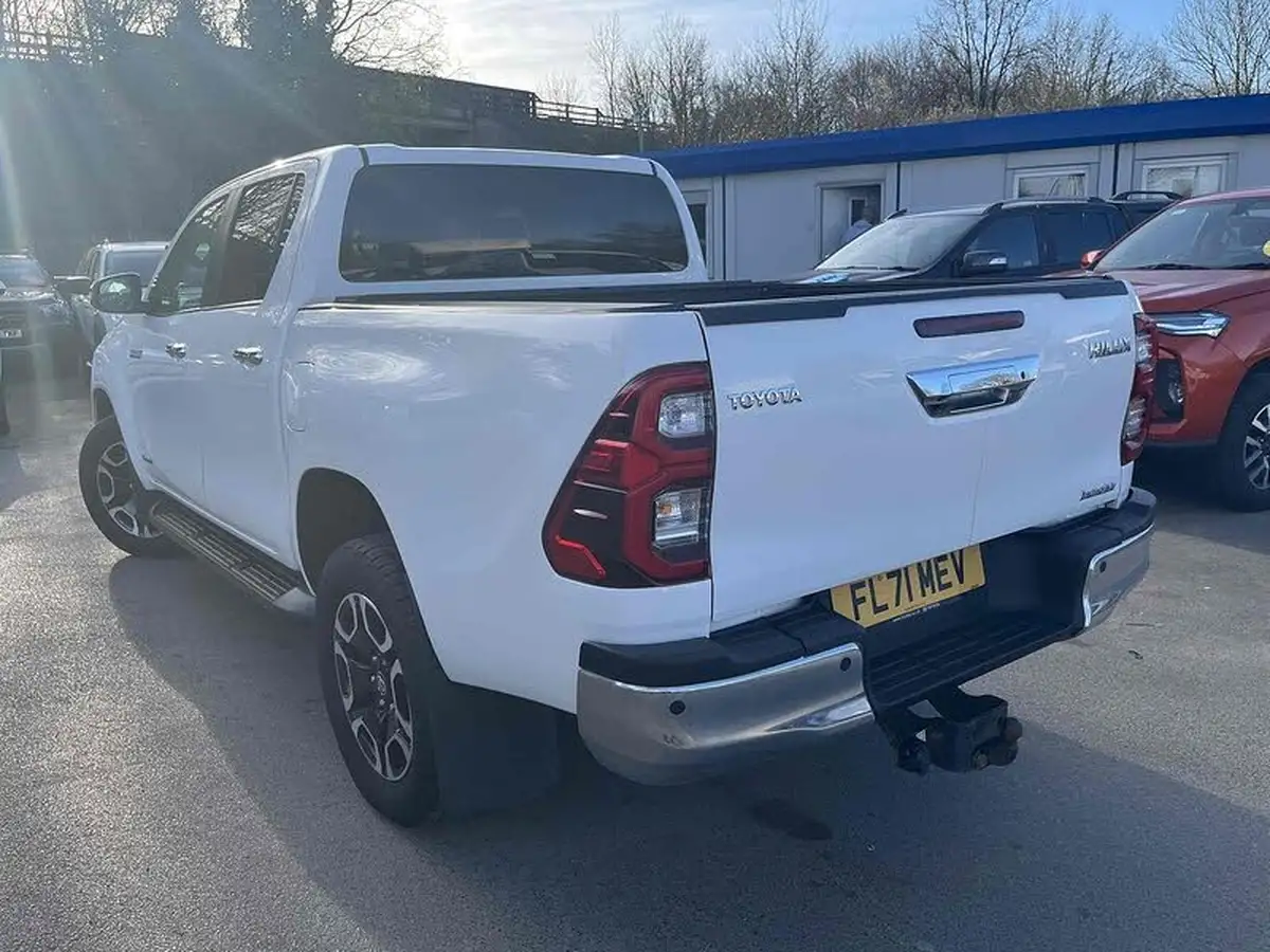 2021-toyota-hi-lux-24d-4d-invincible-150hpeu6d-big-10