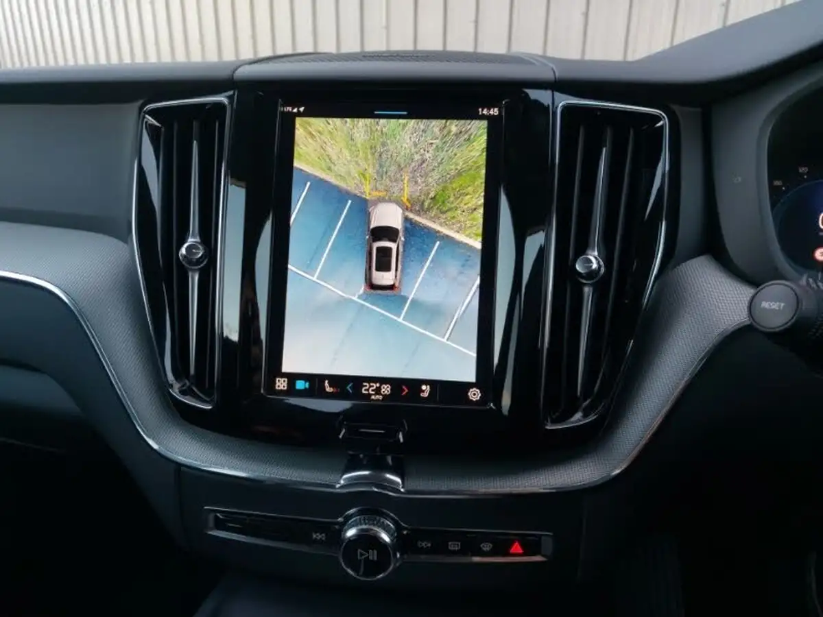 2023-volvo-xc60-20td-b4-plus-big-10