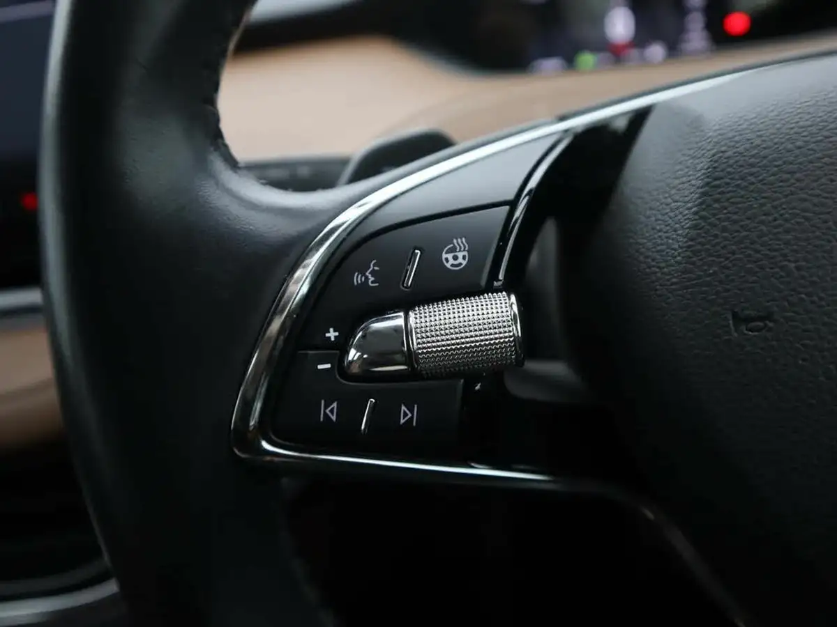 2021-skoda-enyaq-e-80-82-kwh-big-17