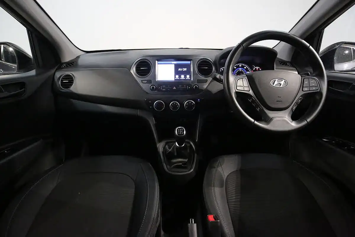 2019-hyundai-i10-10-play-big-1
