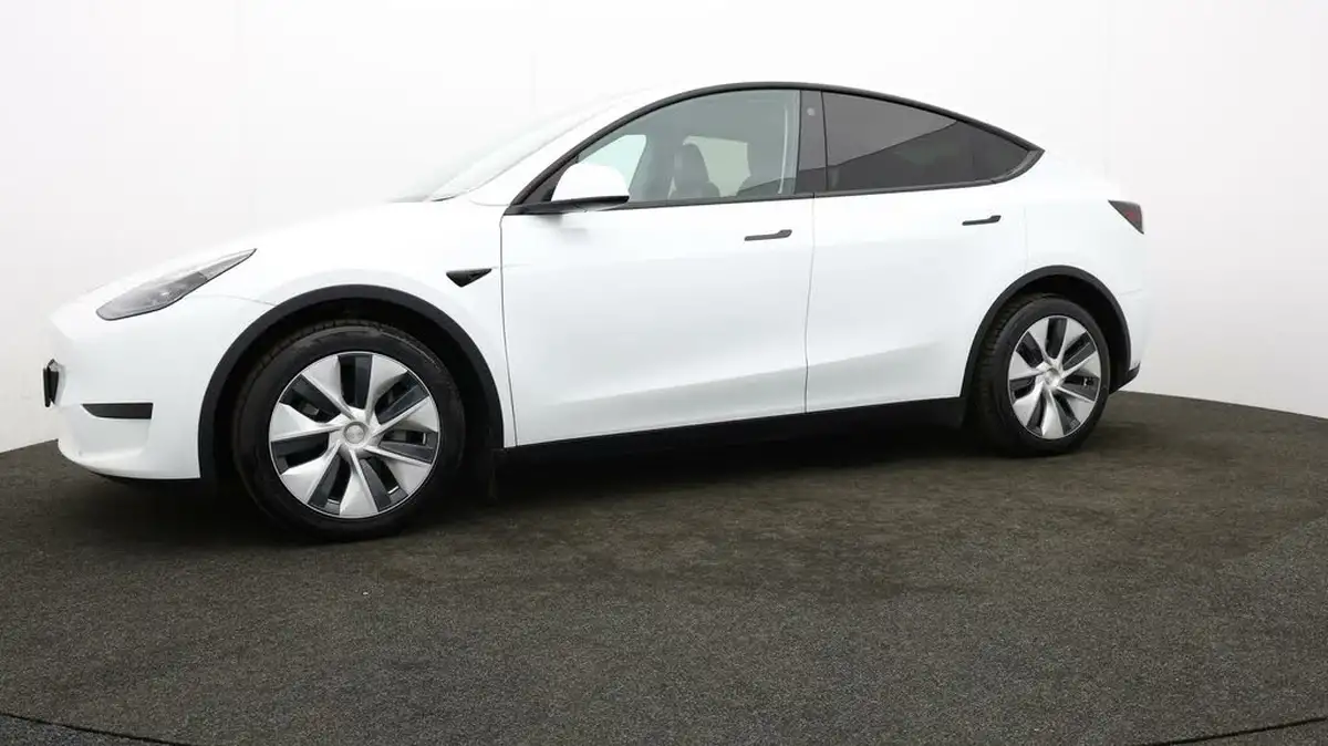 2022-tesla-model-y-e-rwd-big-58