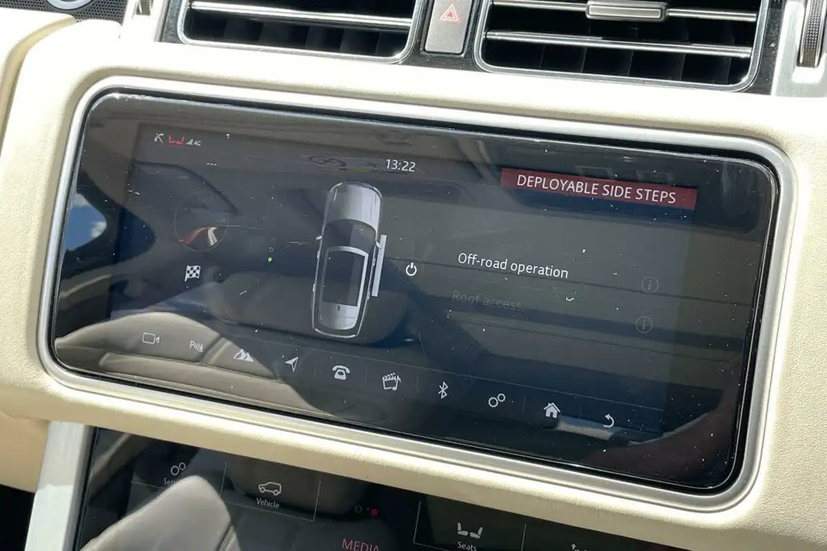 2021-land-rover-range-rover-30-d300-westminster-big-37