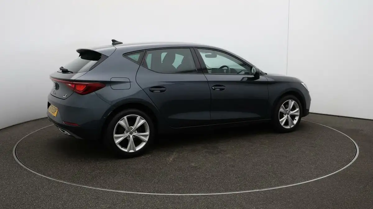 2021-seat-leon-14-e-hybrid-fr-hatchback-big-46