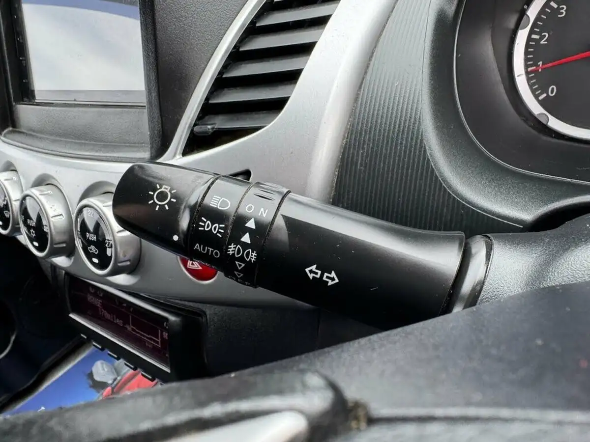 2014-mitsubishi-l200-25td-barbarian-black-big-28