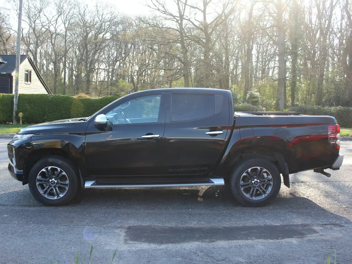 2020-mitsubishi-l200-22di-d-barbarian-auto-big-3