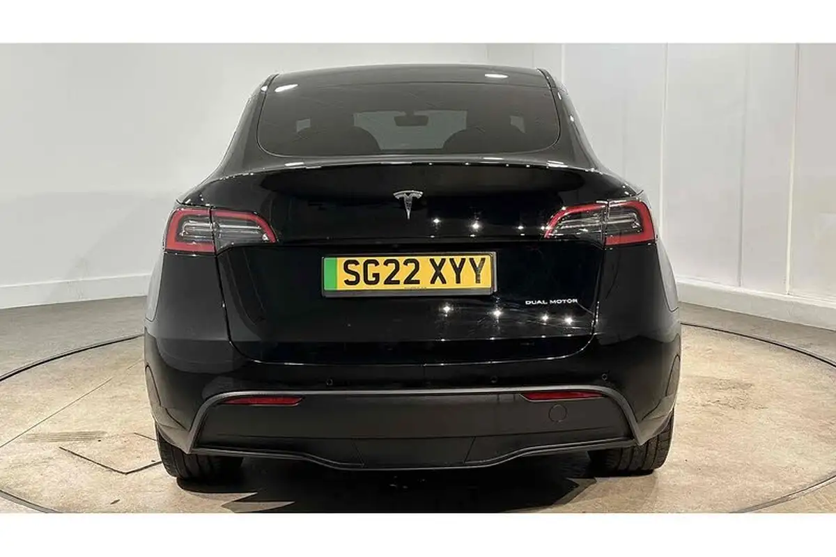 2022-tesla-model-y-e-long-range-big-6