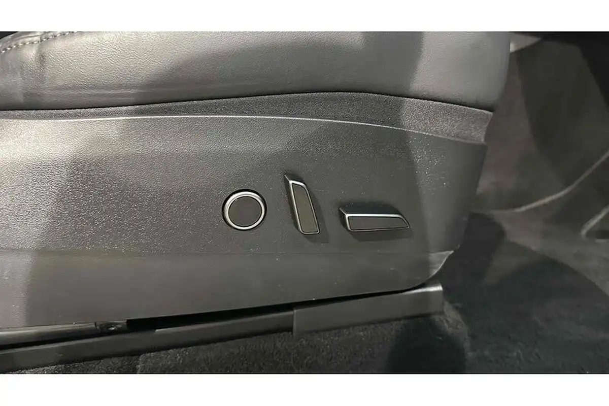 2022-tesla-model-y-e-long-range-big-28