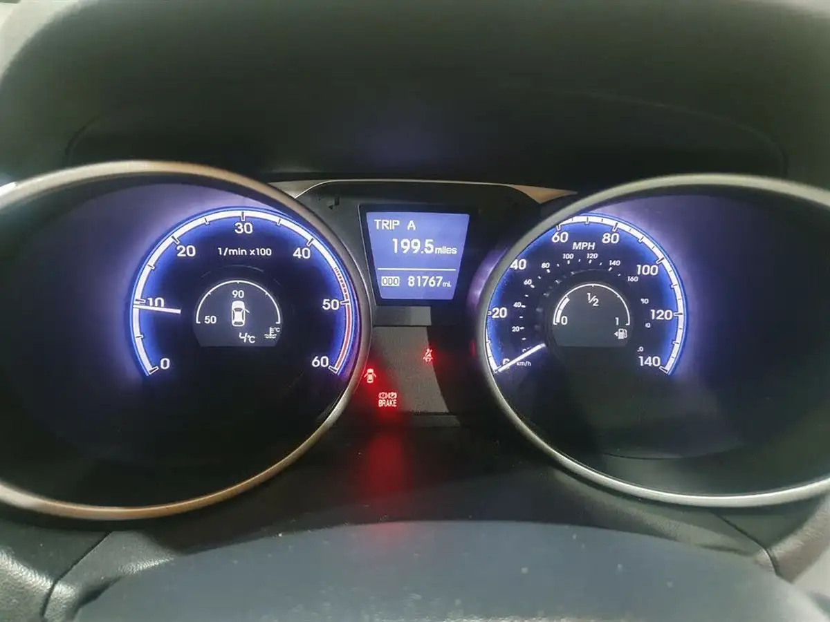 2012-hyundai-ix35-20td-premium-4wd-big-24
