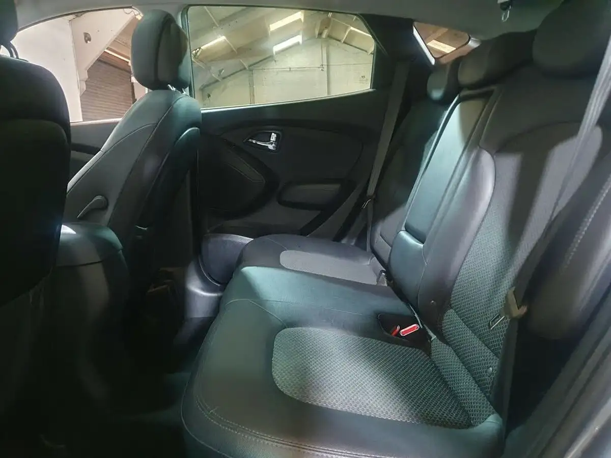 2012-hyundai-ix35-20td-premium-4wd-big-48
