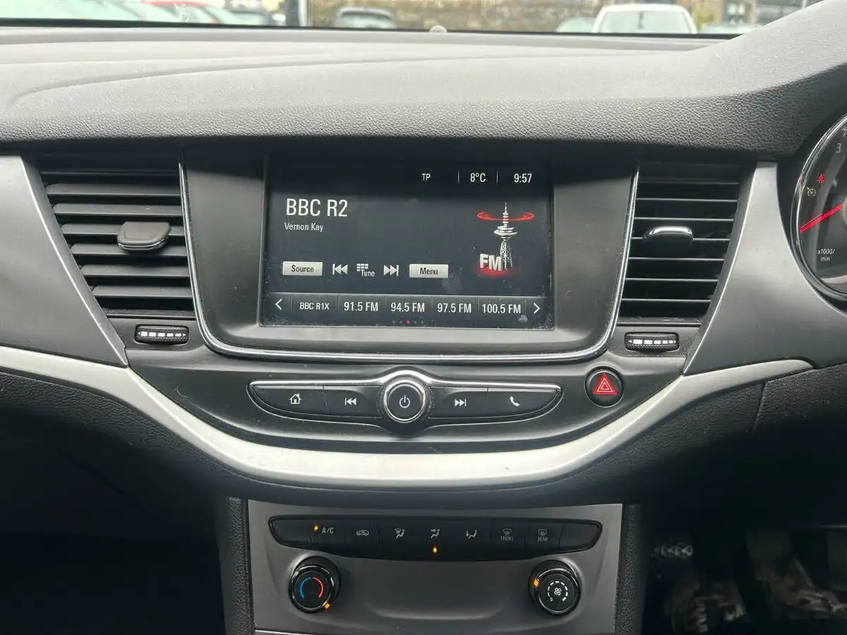 2017-vauxhall-astra-16cdti-design-110ps-hatchback-big-17