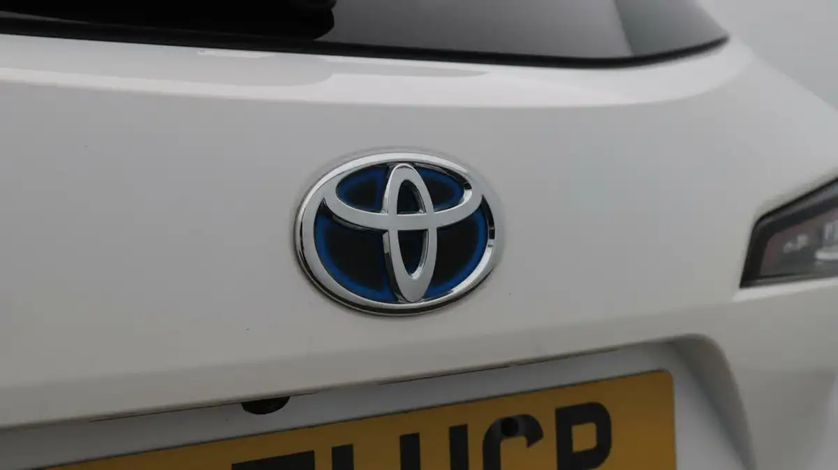 2021-toyota-corolla-18-vvt-i-design-trk-hatchback-5d-big-21