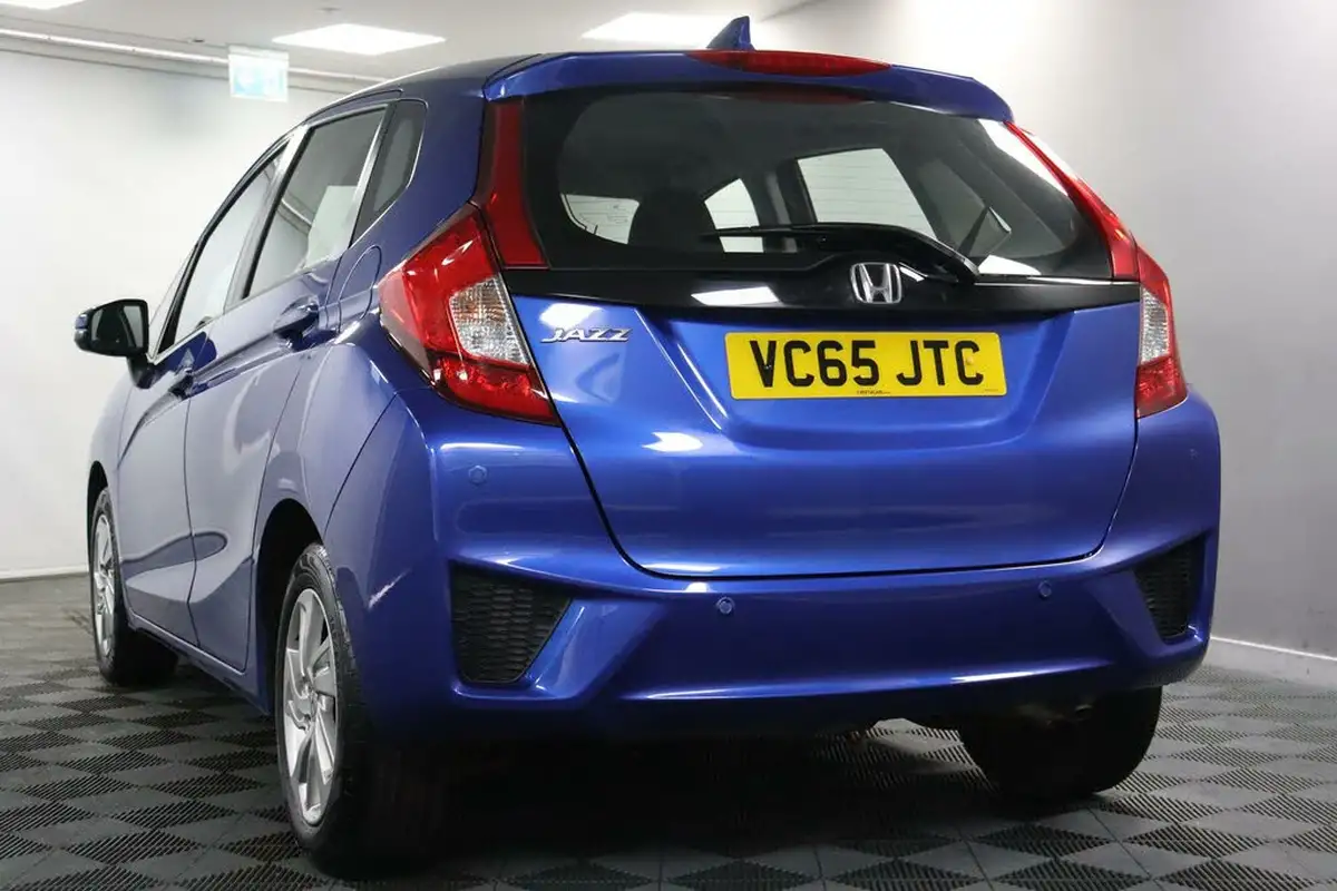 2015-honda-jazz-13-i-vtec-se-cvt-big-24