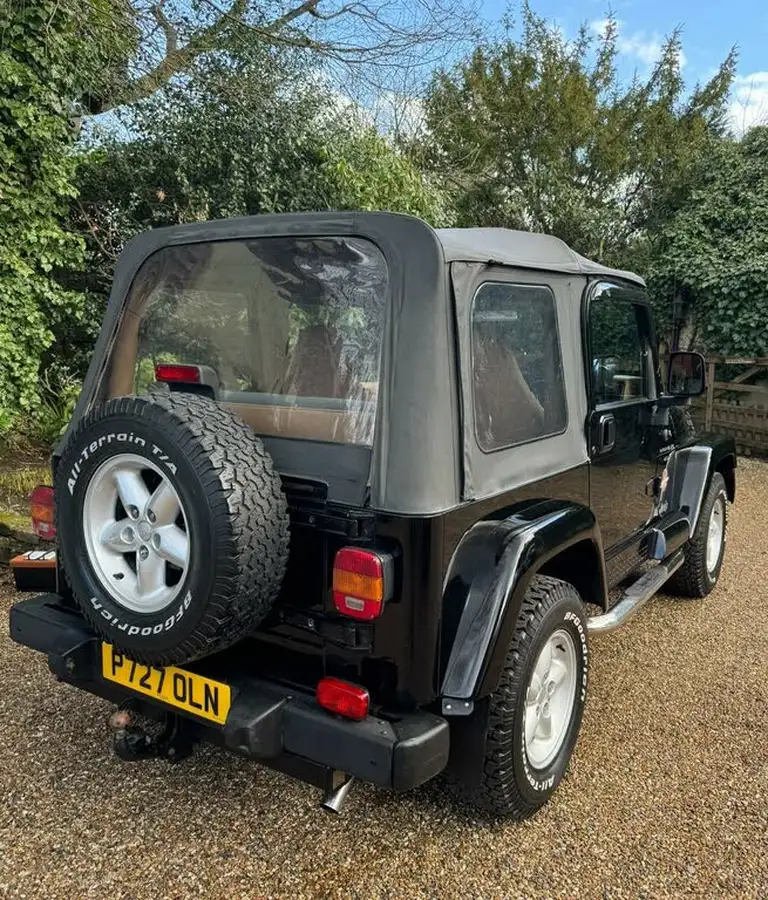 1997-jeep-wrangler-40-sahara-hard-big-9