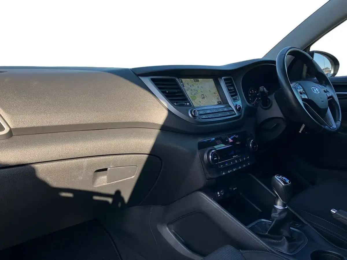 2016-hyundai-tucson-20crdi-blue-drive-se-nav-big-5