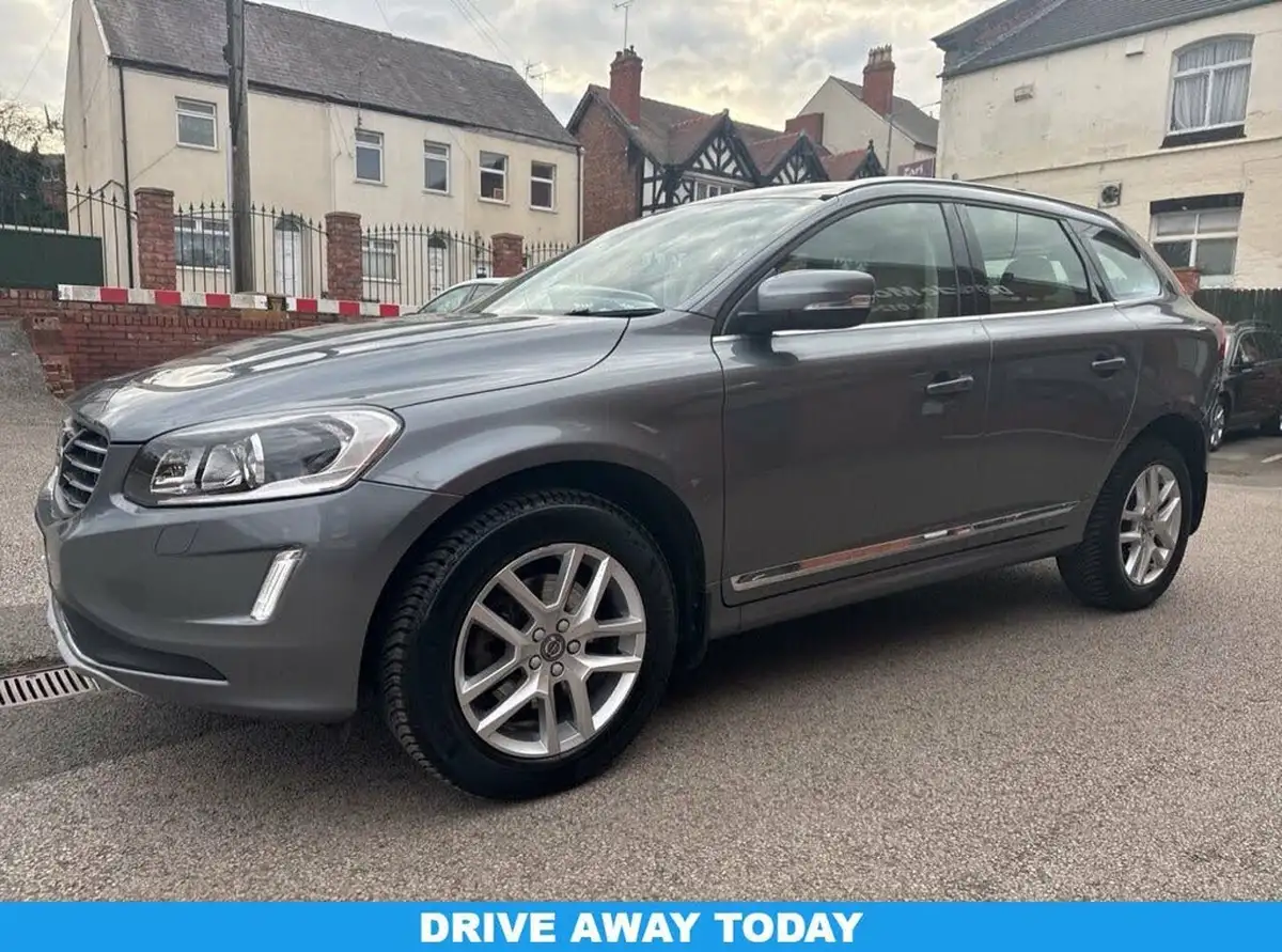 2017-volvo-xc60-20td-d4-se-lux-geartronic-big-1
