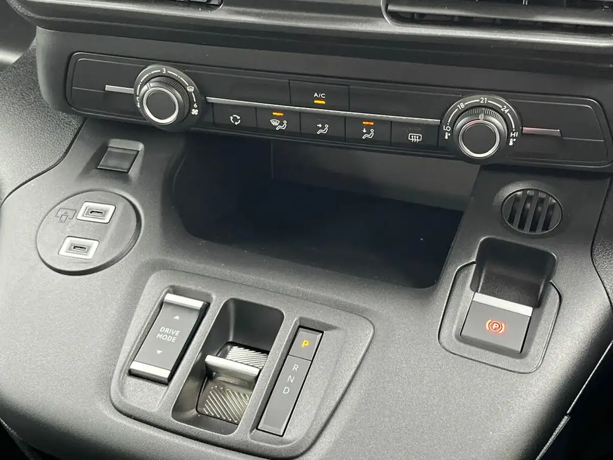 2024-vauxhall-combo-life-e-design-big-22